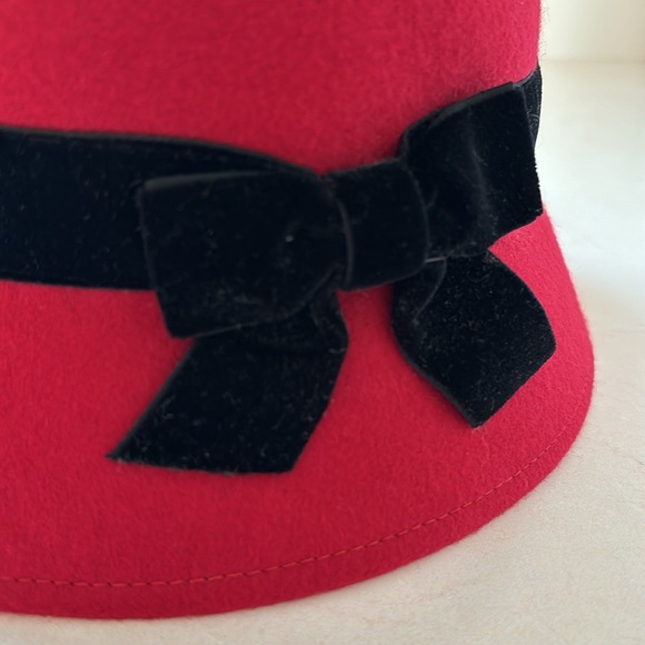 Gymboree Girl’s Red Wool Bucket Hat with Black Velvet Bow – Holiday Style 2T-3T - Picture 4 of 6